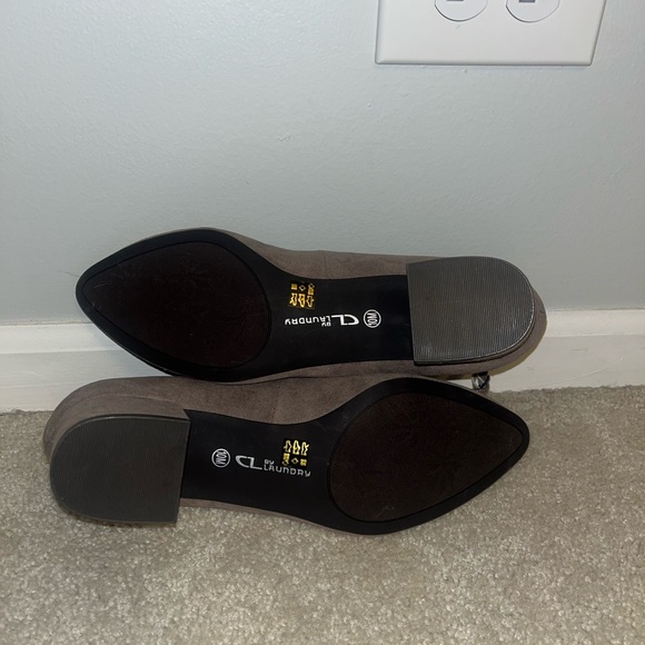 Chinese Laundry CL Grey Faux Suede Ankle Strap New Heels, 10 - Picture 5 of 5